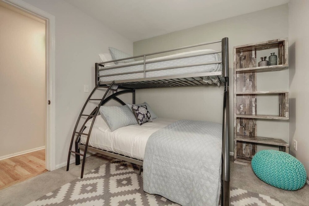 Amazing Retreat Denver Treasure Sleeps 6 - photo 8