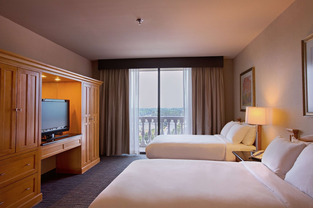 DoubleTree Suites by Hilton Hotel McAllen - photo 8