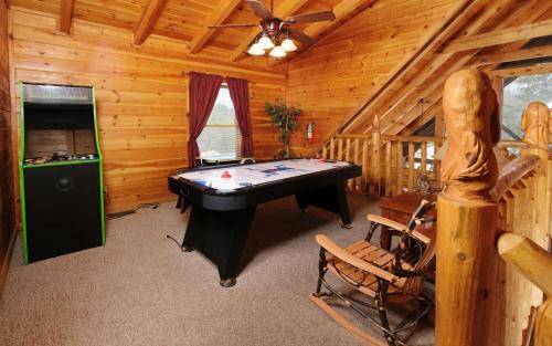 Logged Inn — Pigeon Forge — photo 5