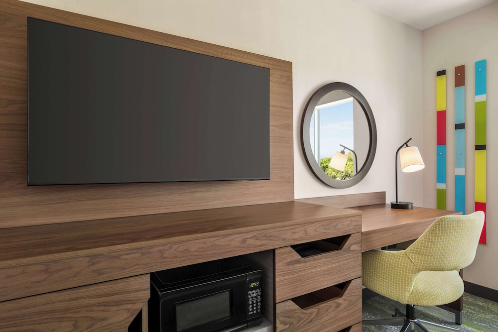 Hampton Inn & Suites Oroville - photo 10