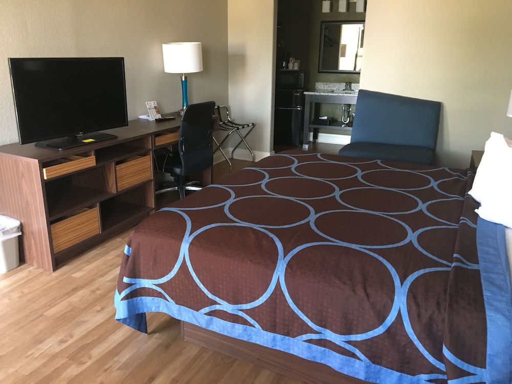 Super 8 by Wyndham San Antonio Near Fort Sam Houston - photo 11