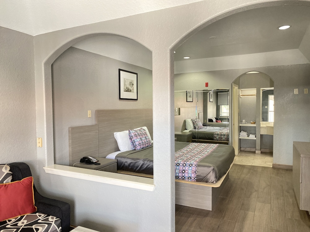 Island Suites - photo 12