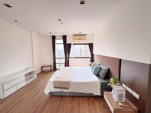 Nana SkyView Retreat 2 Bedroom 2 Bath Nana BTS