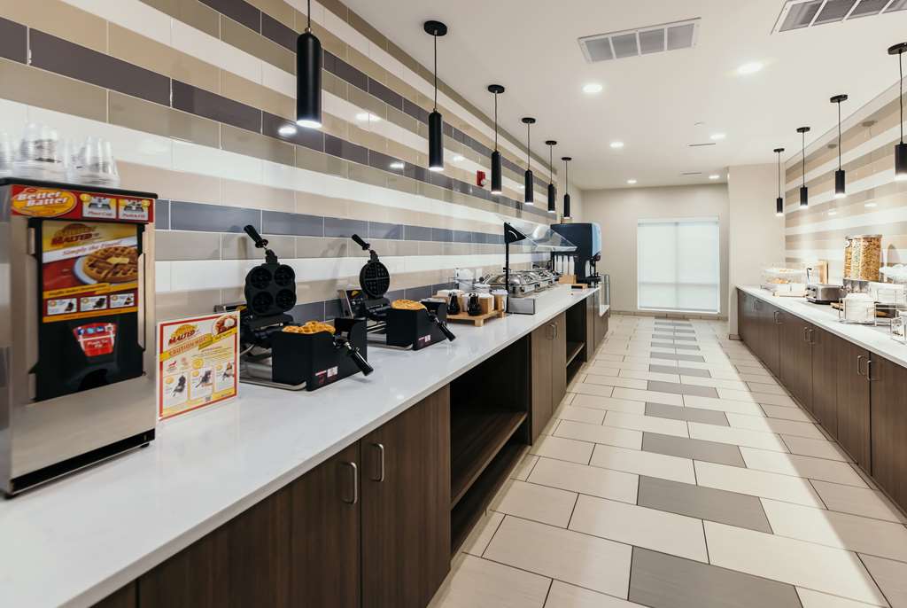 La Quinta Inn & Suites by Wyndham Ankeny IA Des Moines IA - photo 32