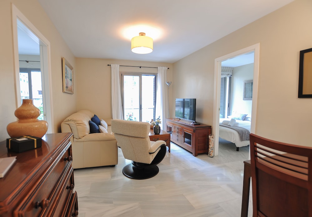 Sitito Plaza Flores Apartment — 4-Star Luxury Hotel in Malaga, Spain