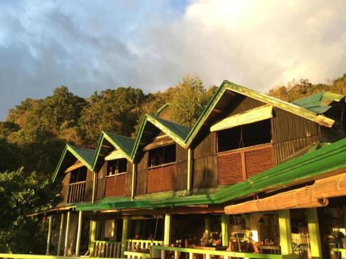 Liberty's Lodge and Diving Apo Island — 4-Star Luxury Hotel in Dumaguete, Philippines
