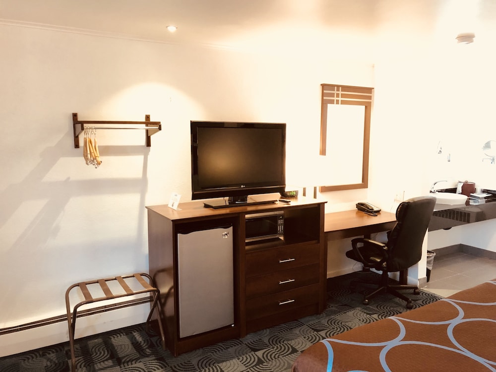 Berkshire Inn - photo 6