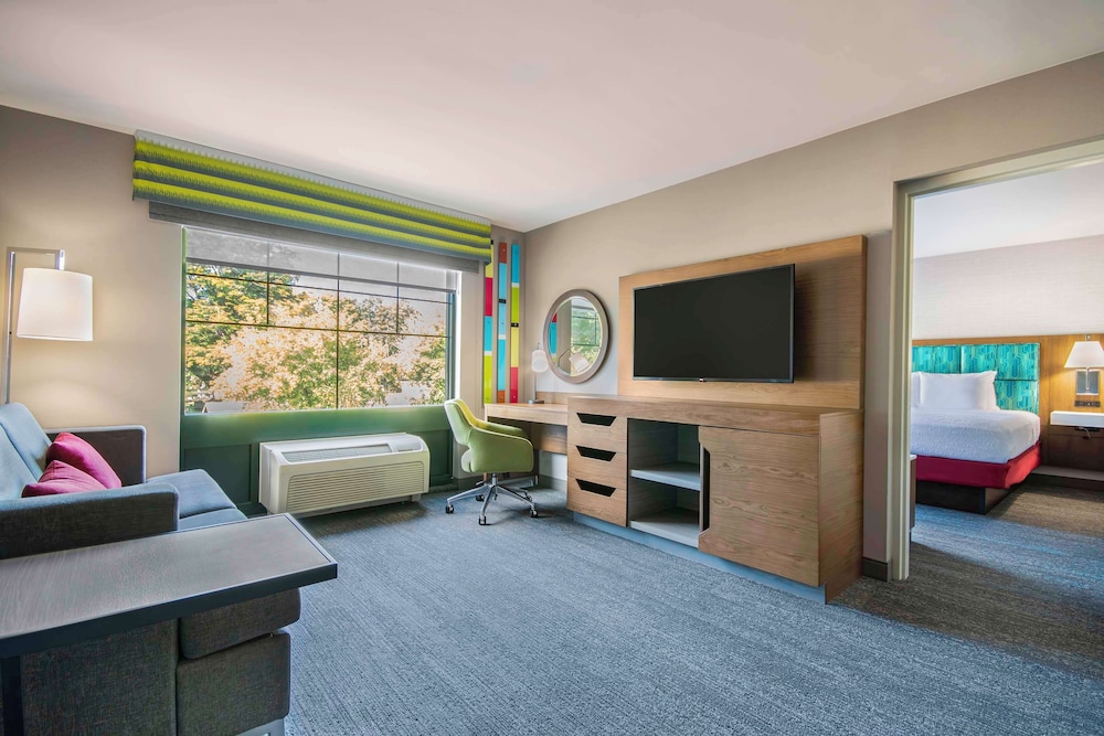 Hampton Inn East Aurora - photo 20