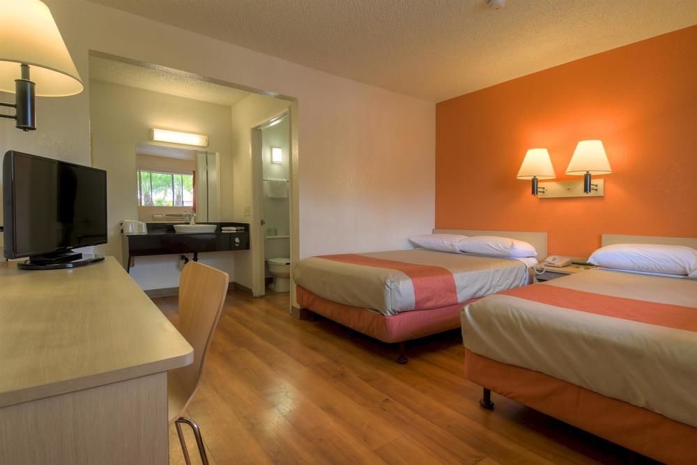 Motel 6 Los Angeles Baldwin Park - photo 9