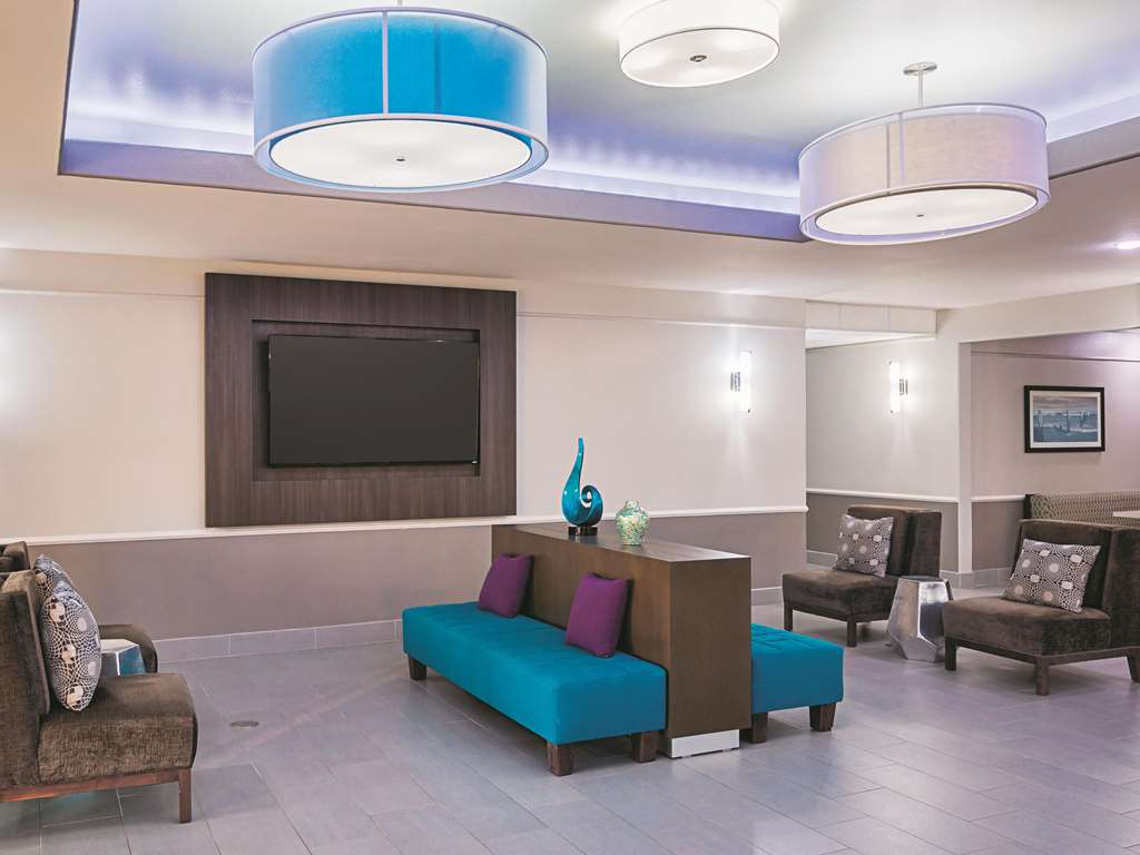 La Quinta Inn & Suites by Wyndham Port Lavaca - photo 5