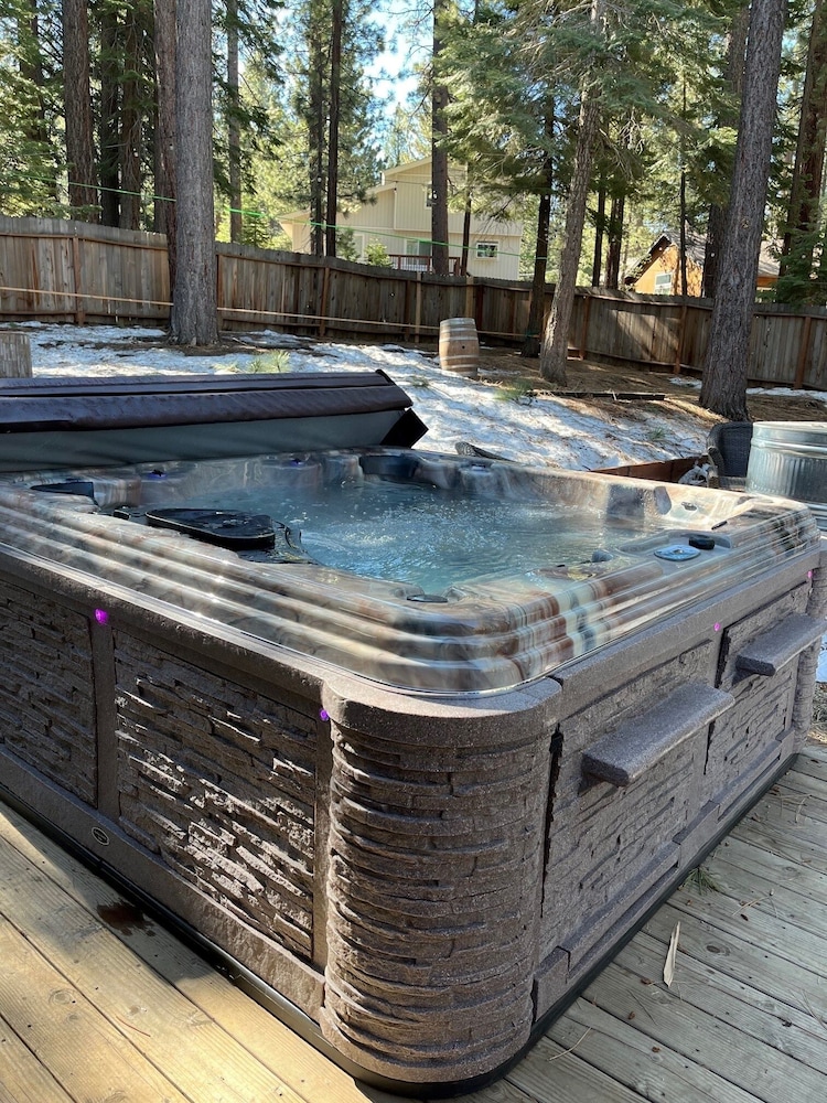 1760T Thunderbird Cabin — 4-Star Luxury Hotel in South Lake Tahoe, United States