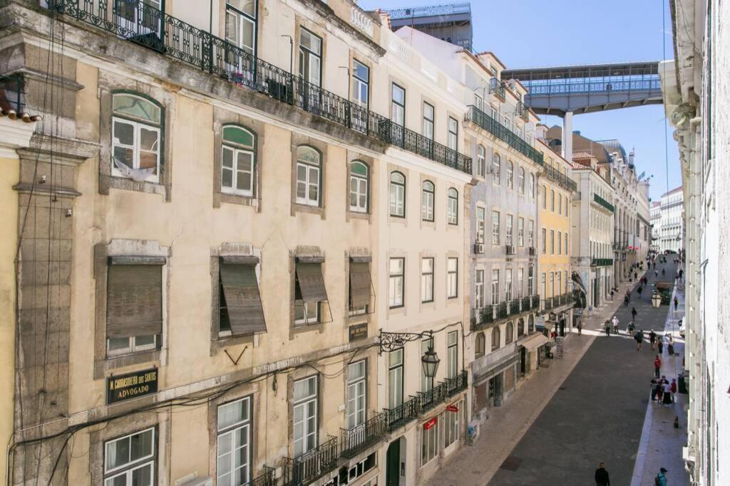 JP39 Baixa 18th century tiles apartment with 2 bdr — 4-Star Luxury Hotel in Lisbon, Portugal