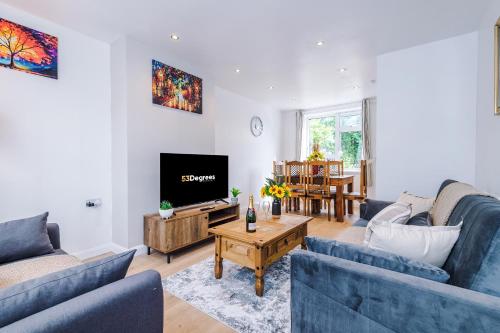 NEW Spacious 2 bed house in Newcastle under Lyme by 53 Degrees Property Ideal for Business & Contractors Sleeps 5 6 — 4-Star Luxury Hotel in Newcastle Under Lyme, United Kingdom