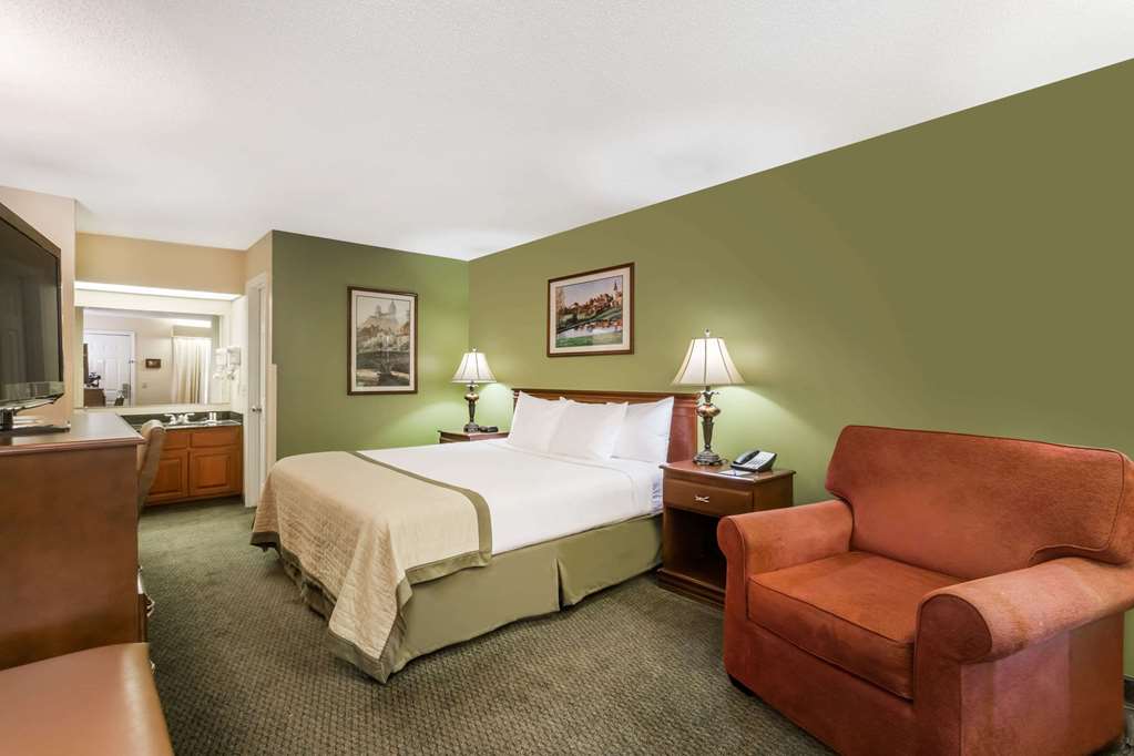 Baymont by Wyndham Waycross - photo 12
