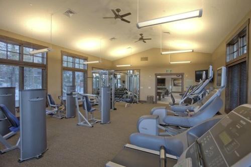 Luxury Northstar Home hot tub walk to ski lifts — 4-Star Luxury Hotel in Truckee, United States