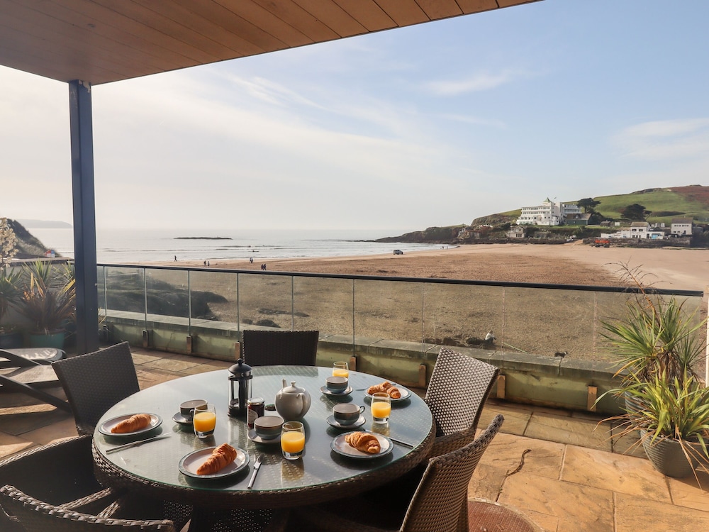 4 Burgh Island Causeway — 4-Star Luxury Hotel in Kingsbridge, United Kingdom