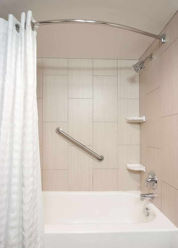 DoubleTree by Hilton Hotel Cleveland Downtown Lakeside - photo 19