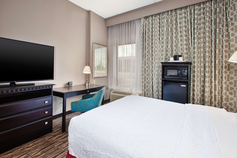Hampton Inn & Suites Cleveland Airport Middleburg Heights - photo 17