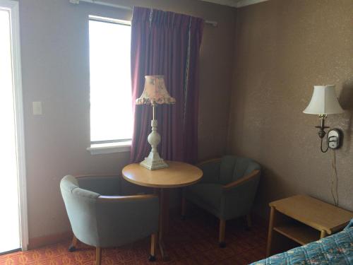 Lake Shore Motel - photo 18