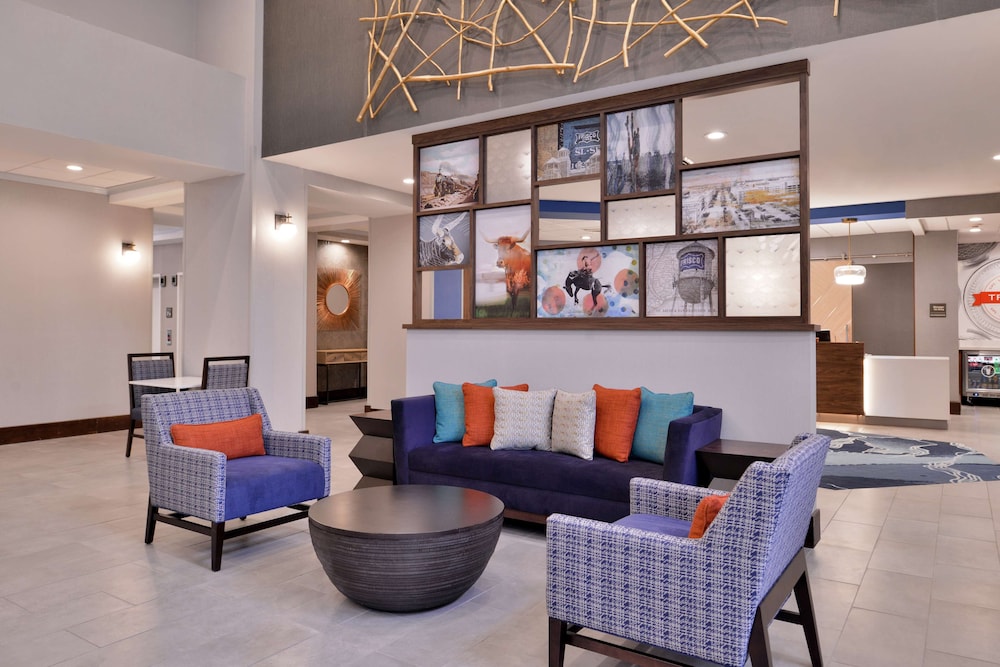 Hampton Inn & Suites Legacy Park Frisco - photo 4