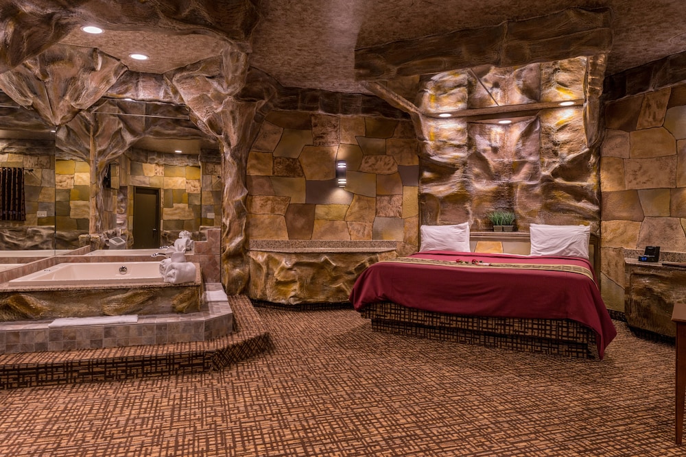 Inn of the Dove Romantic Suites with Jetted Tub & Fireplace - photo 38