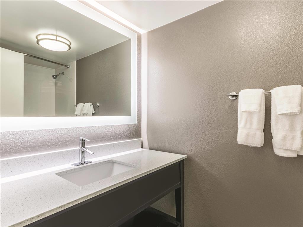 La Quinta Inn & Suites by Wyndham Virginia Beach - photo 14