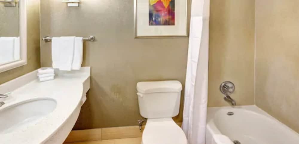 Hilton Garden Inn Portland Airport - photo 16