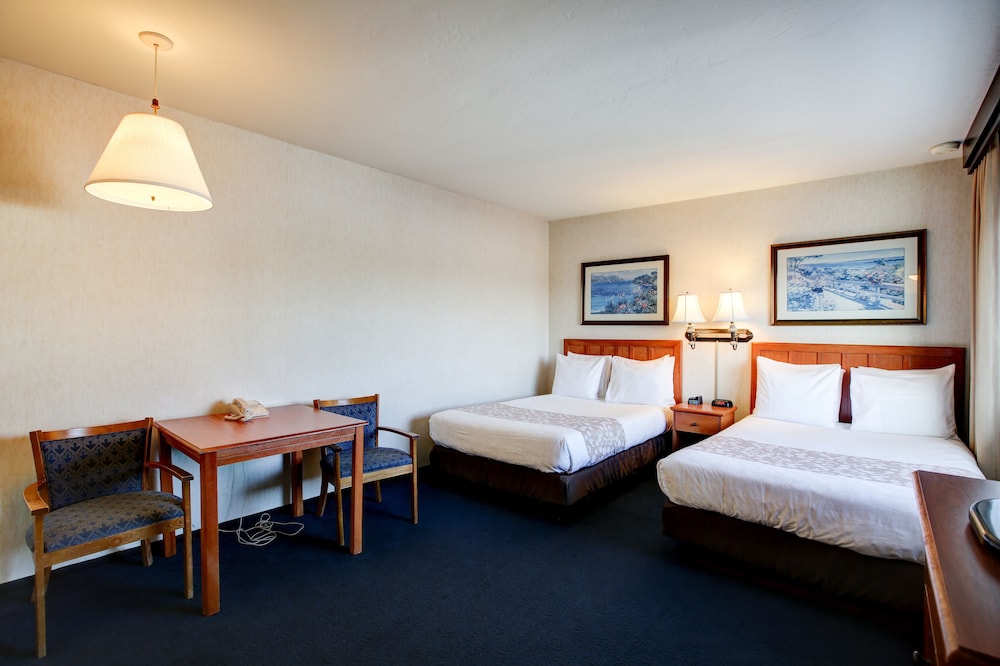 Newport Channel Inn Near Huntington State Beach - photo 19