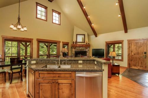 Discovery Chalet 374 at Tamarack Resort by Casago McCall Donerightmanagement - photo 20
