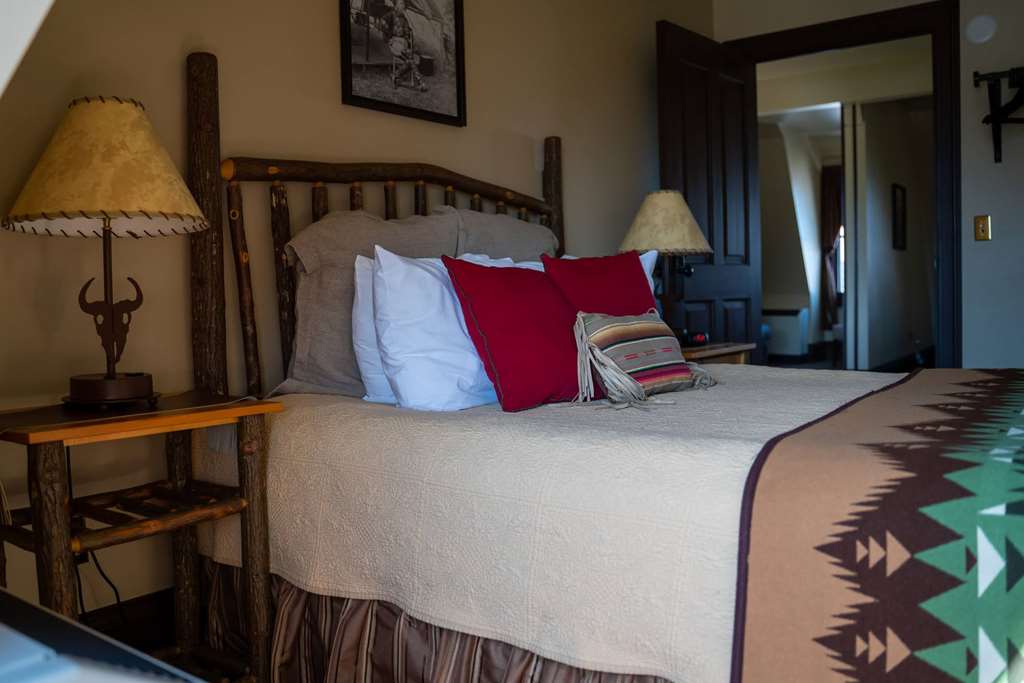 Sheridan Inn B W Signature Collection - photo 19