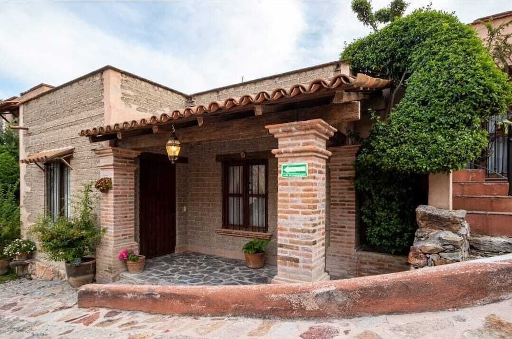 Hotel Centenario Los Arroyitos in Ezequiel Montes, Mexico