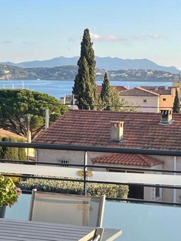 Agreable Appartement Vue Mer a Bandol Piscine — 4-Star Luxury Hotel in Bandol, France