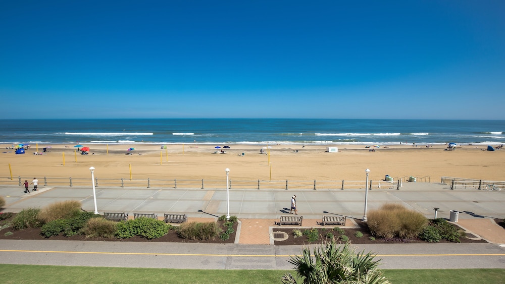 Hampton Inn Virginia Beach Oceanfront North - photo 92