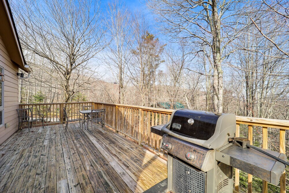 1 Mi to Beech Mtn Ski Resort: Cabin w Fire Pit - photo 18