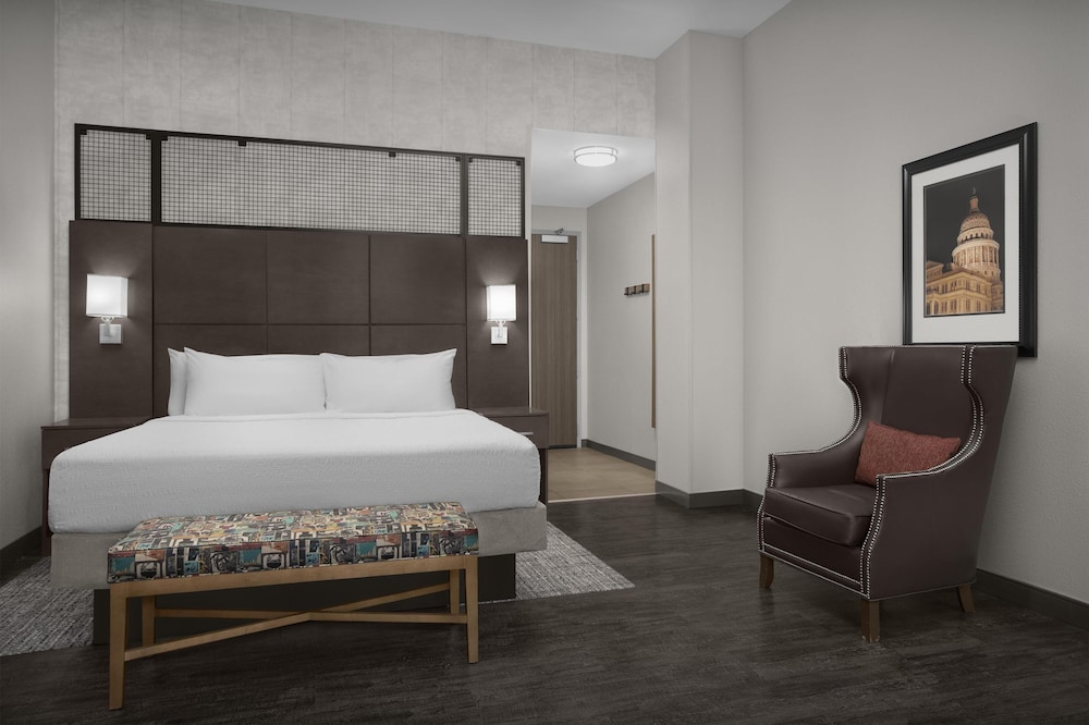 Hampton Inn & Suites Austin @ The University Capitol - photo 15
