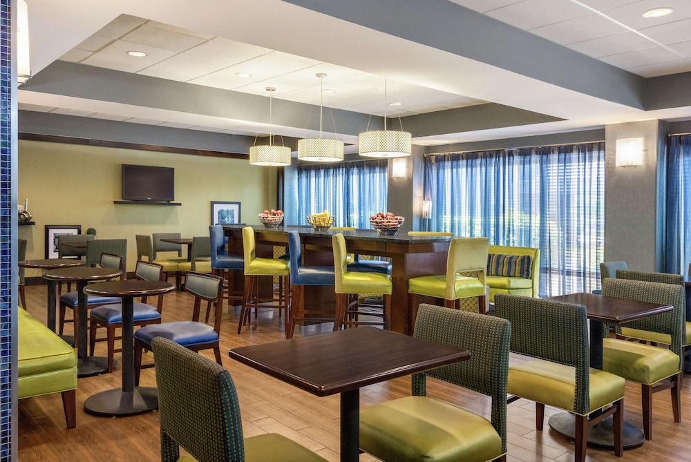 Hampton Inn Birmingham Trussville - photo 2