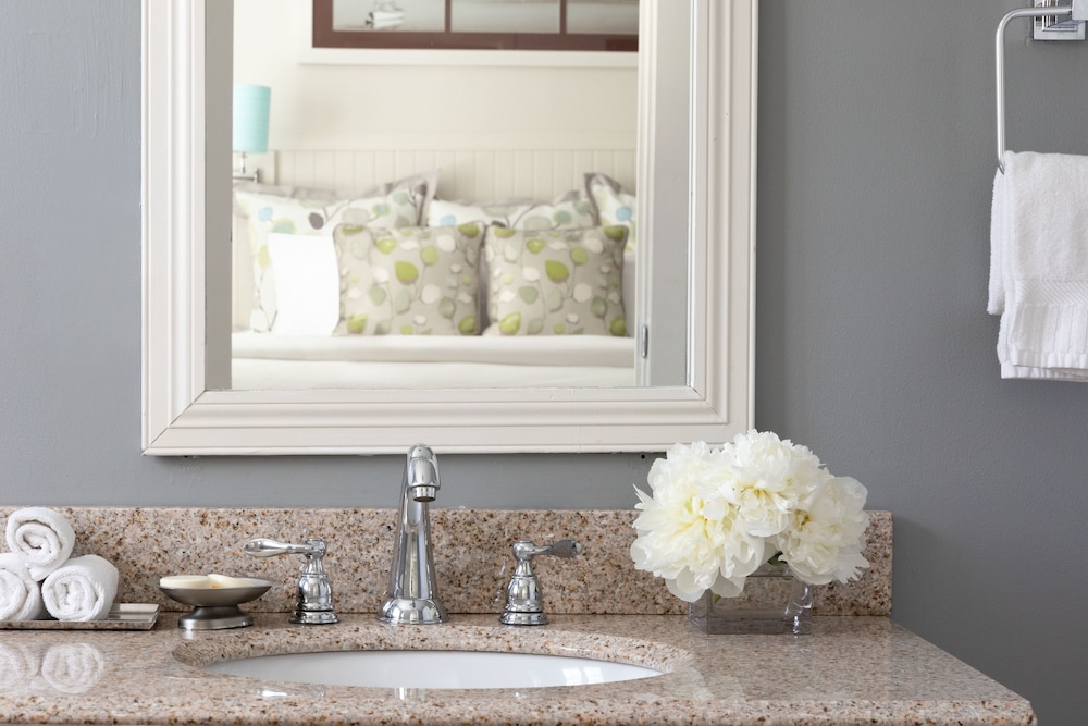 Vineyard Square Hotel & Suites - photo 21