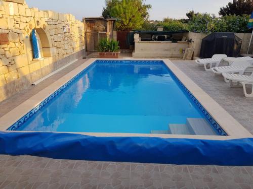 Rustic Villa With Pool Sleeps 6 And Terrace 15850414 — Siggiewi