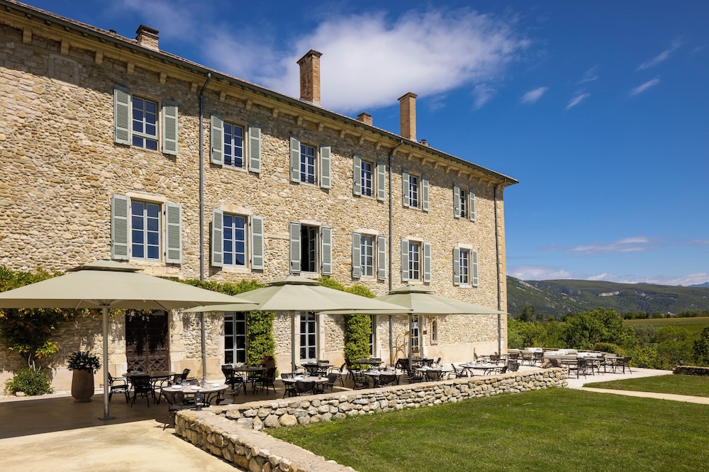 Château les Oliviers de Salettes — 4-Star Luxury Hotel in Dieulefit, France
