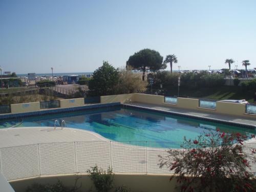 flat in a Seafront Building With Swimming Pool — 4-Star Luxury Hotel in San Michele Al Tagliamento, Italy