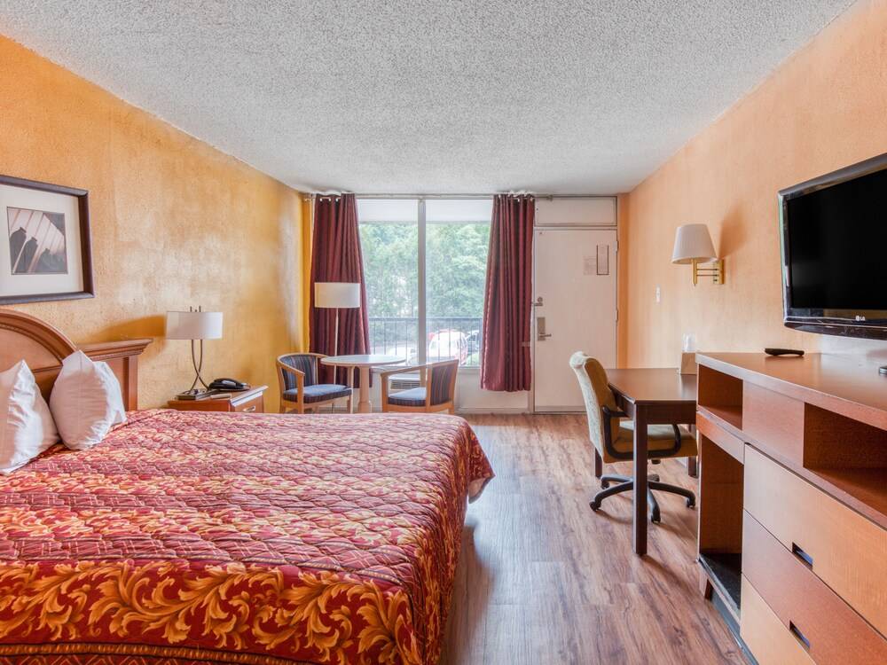 Knights Inn Forest Park - photo 20