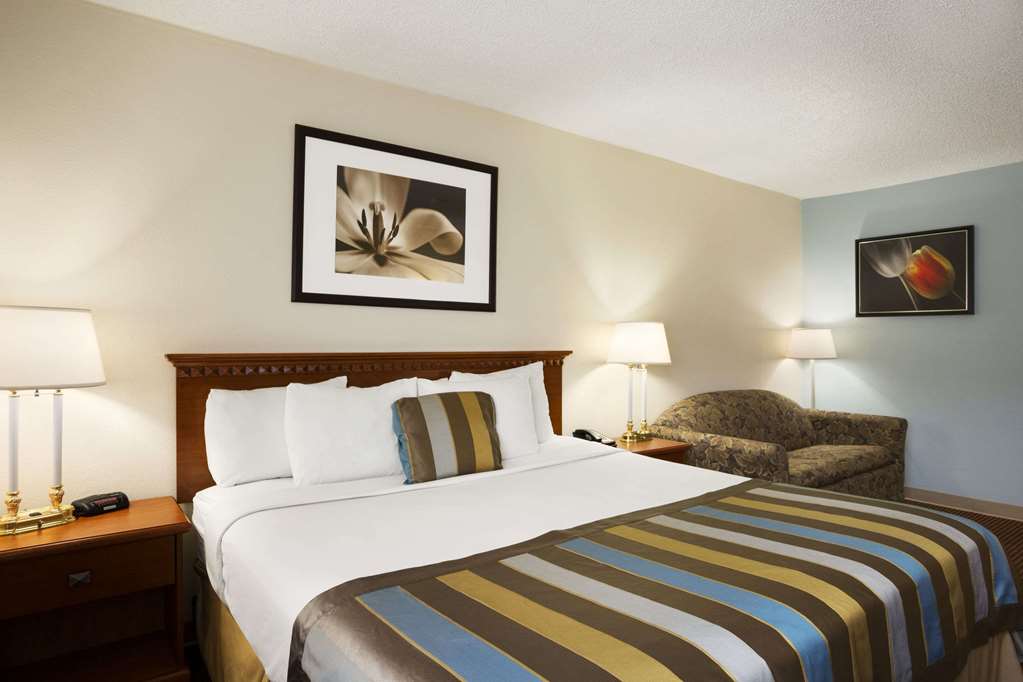 Days Inn by Wyndham Middletown - photo 11