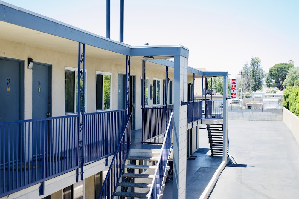 Red Carpet Motel - last minute hotel in Ontario