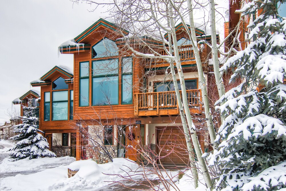 Evergreen Townhomes by Steamboat Resorts — 4-Star Luxury Hotel in Steamboat Springs, United States