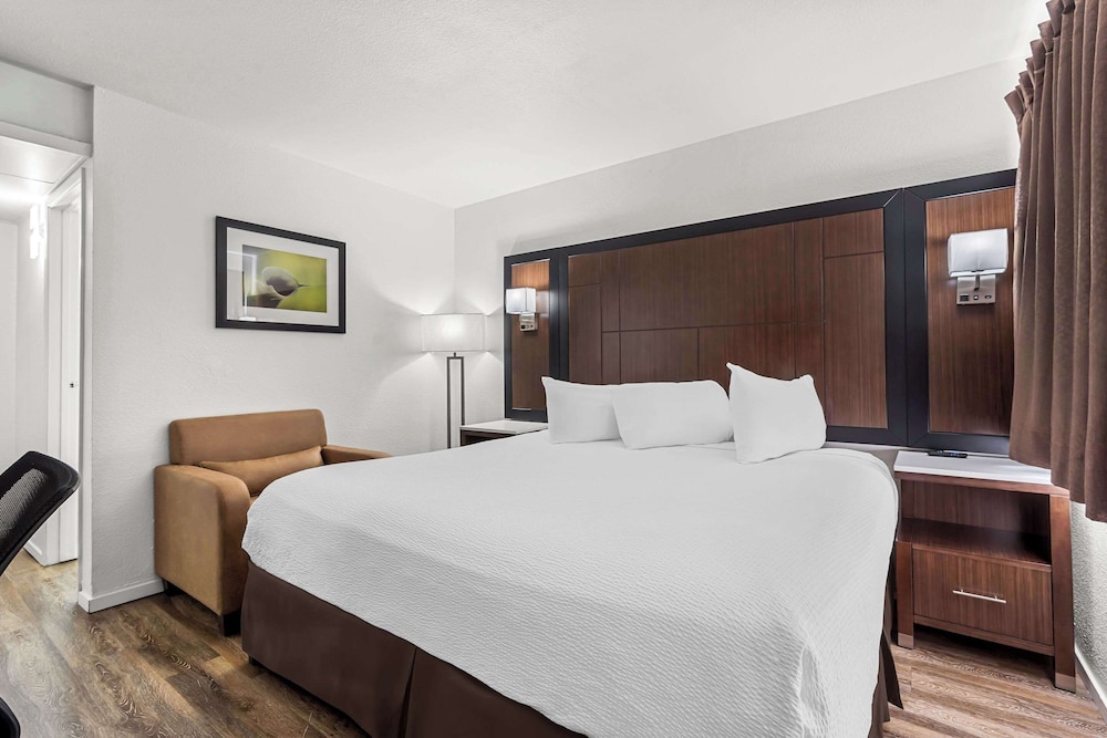 Econo Lodge Stockton near I 5 Fairgrounds - photo 16