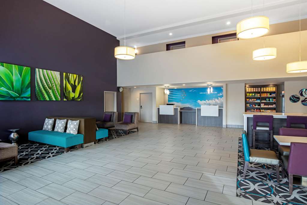 La Quinta Inn & Suites by Wyndham Las Vegas Nellis - photo 5
