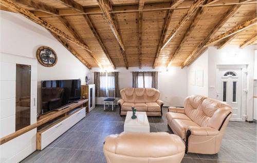 Cozy Home In Ugljane With Wifi — Trilj — photo 3