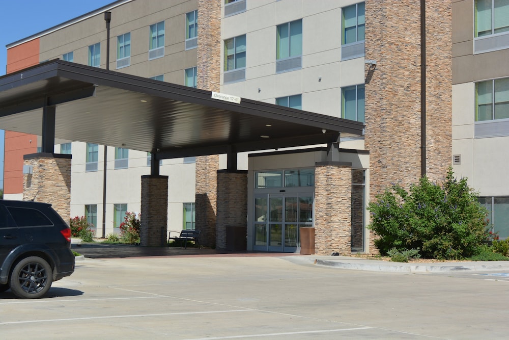 Holiday Inn Express & Suites Liberal by IHG - photo 36