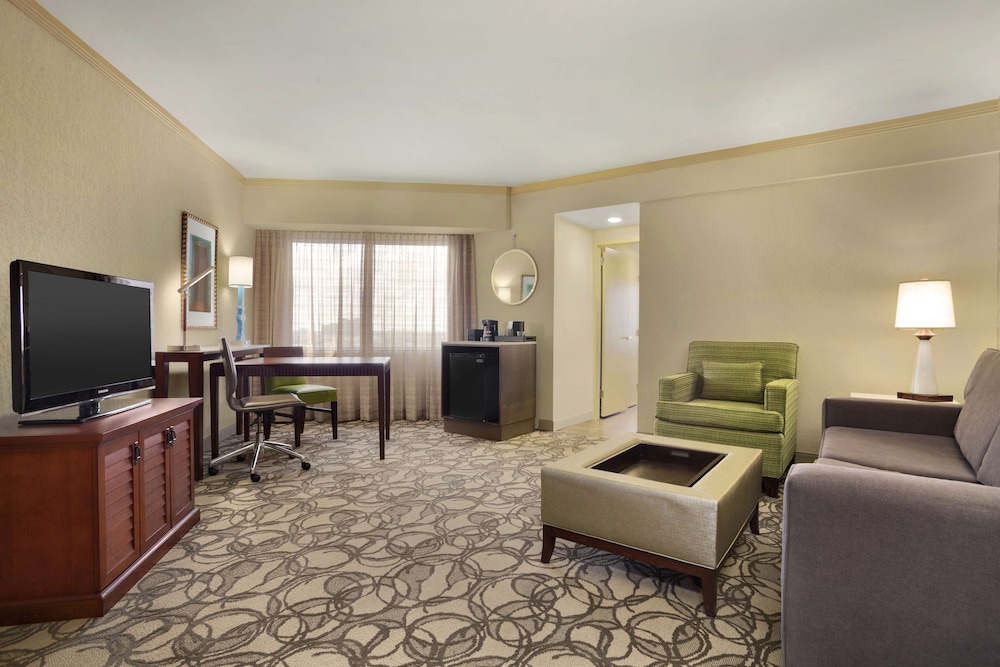 Embassy Suites by Hilton San Antonio Airport - photo 27