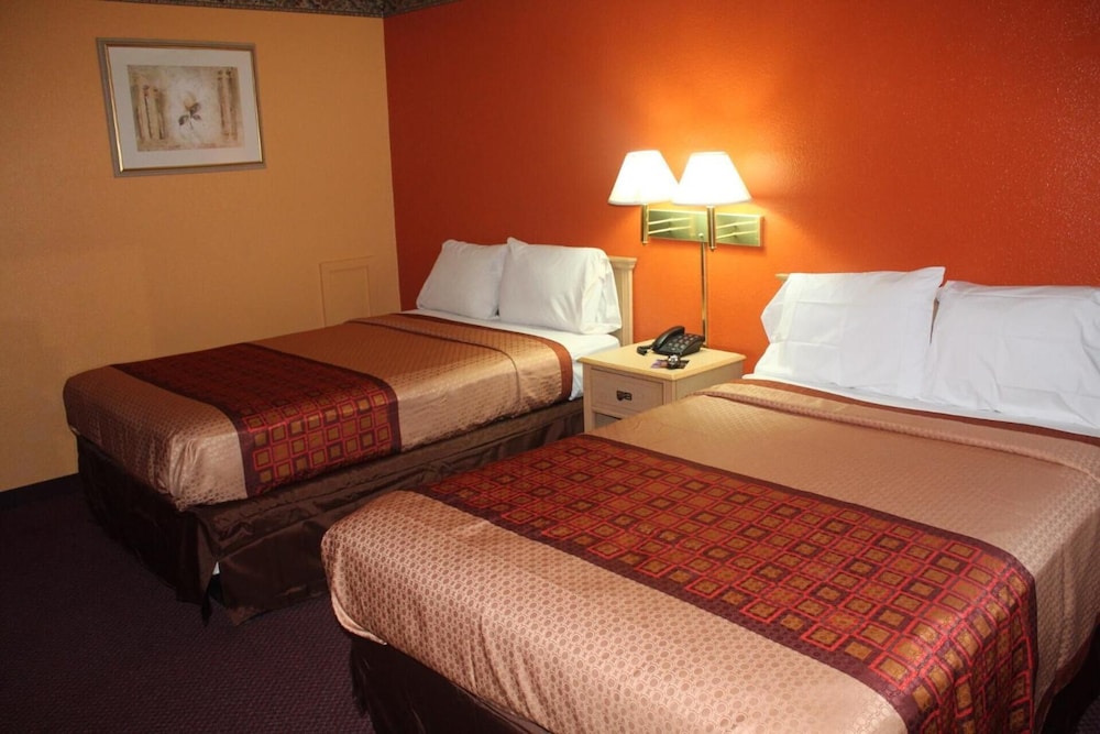 Hutchinson Inn - photo 16